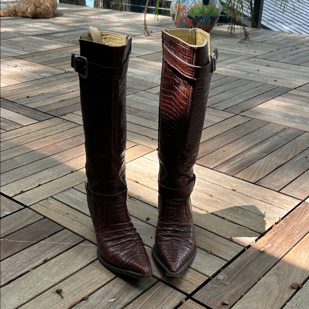 Chic Croc-Embossed Heeled Boots in Rich Brown